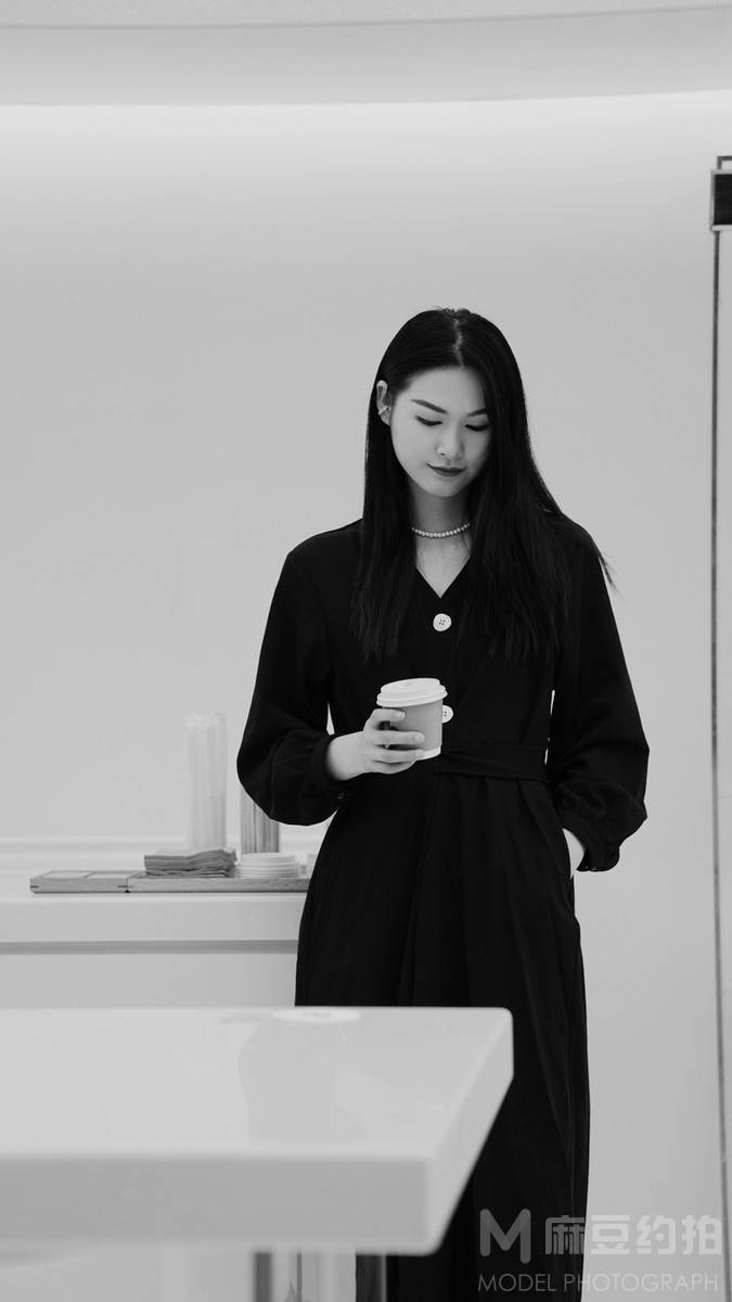 黑白模特