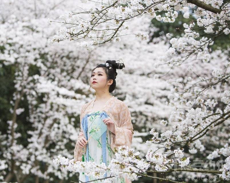汉服模特