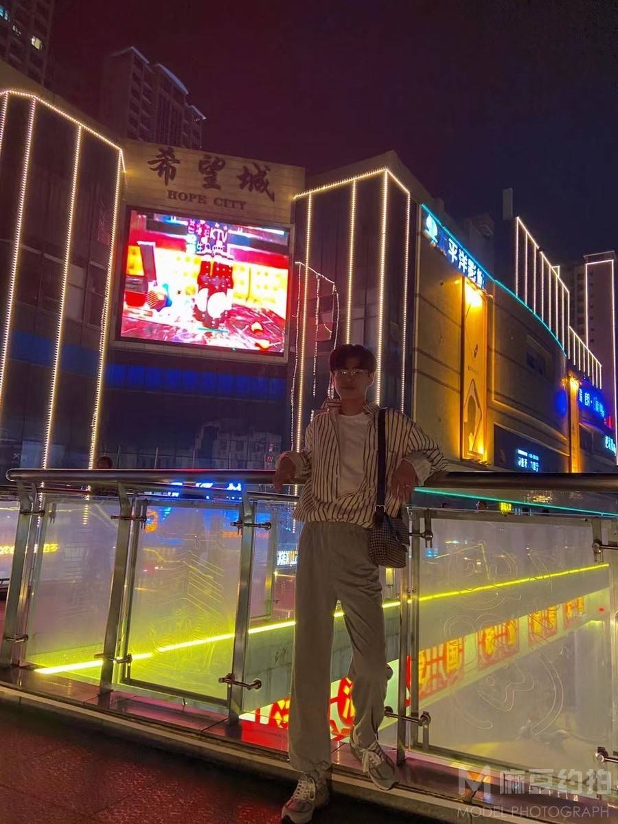 夜景模特