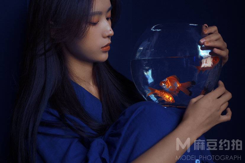 情绪模特