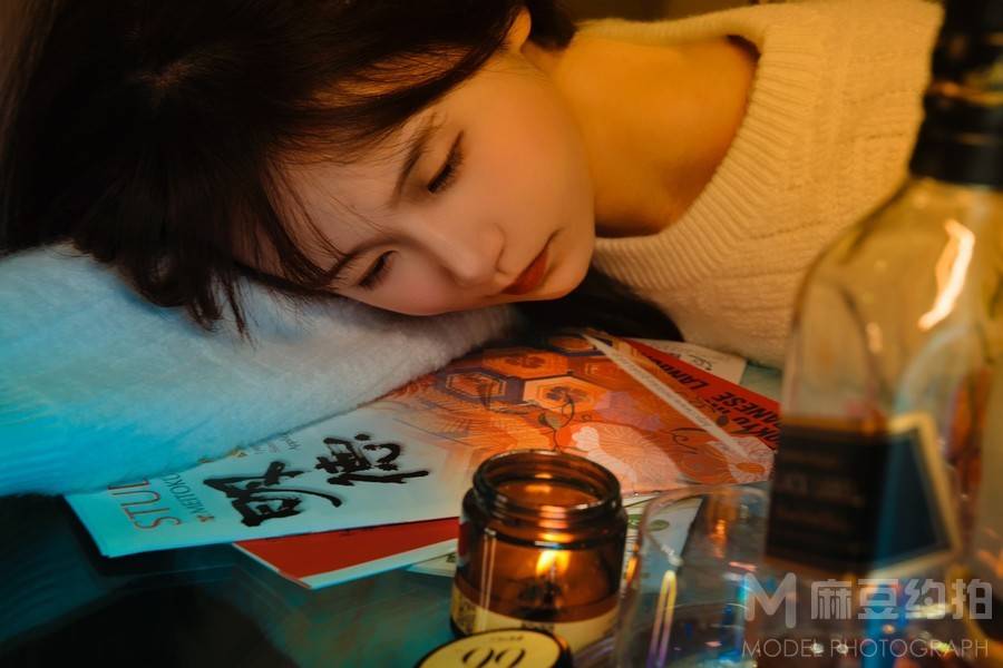 情绪模特