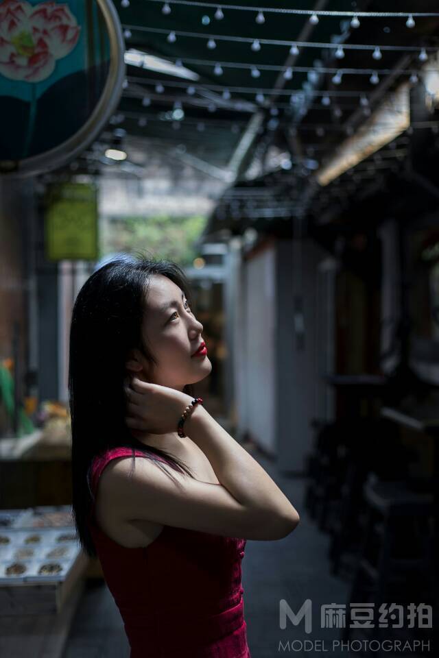 情绪模特