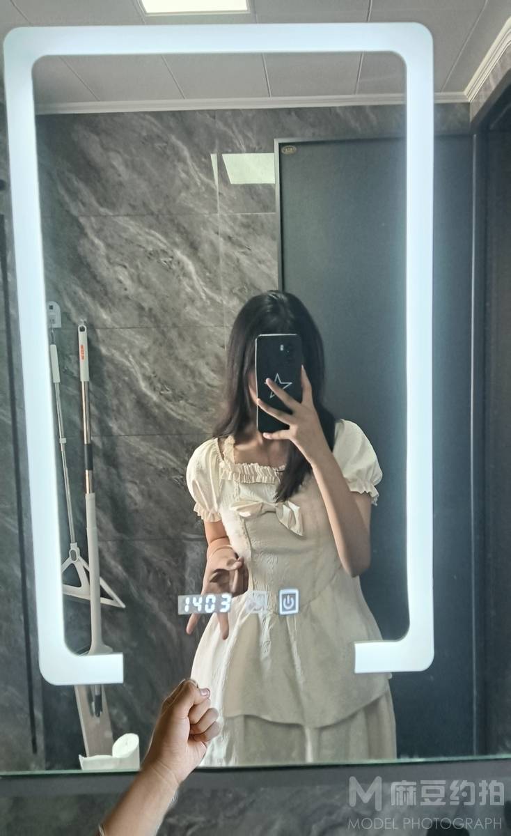 黑白模特