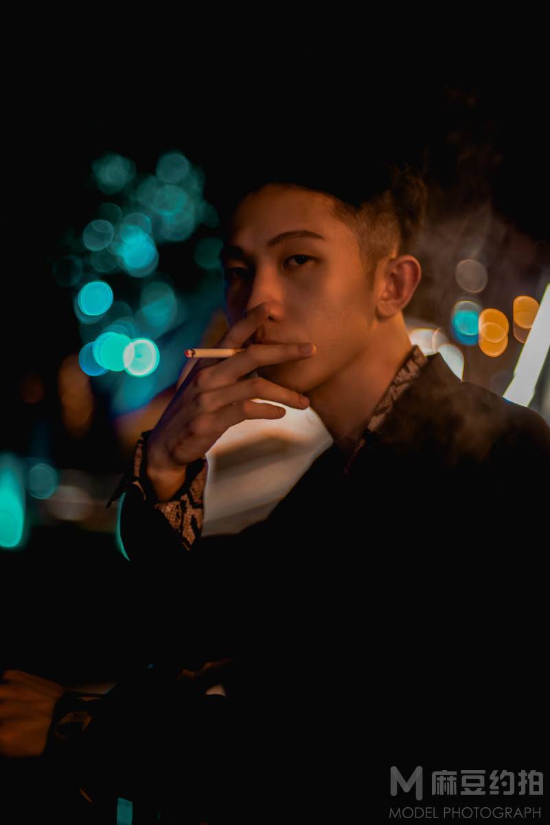 情绪模特