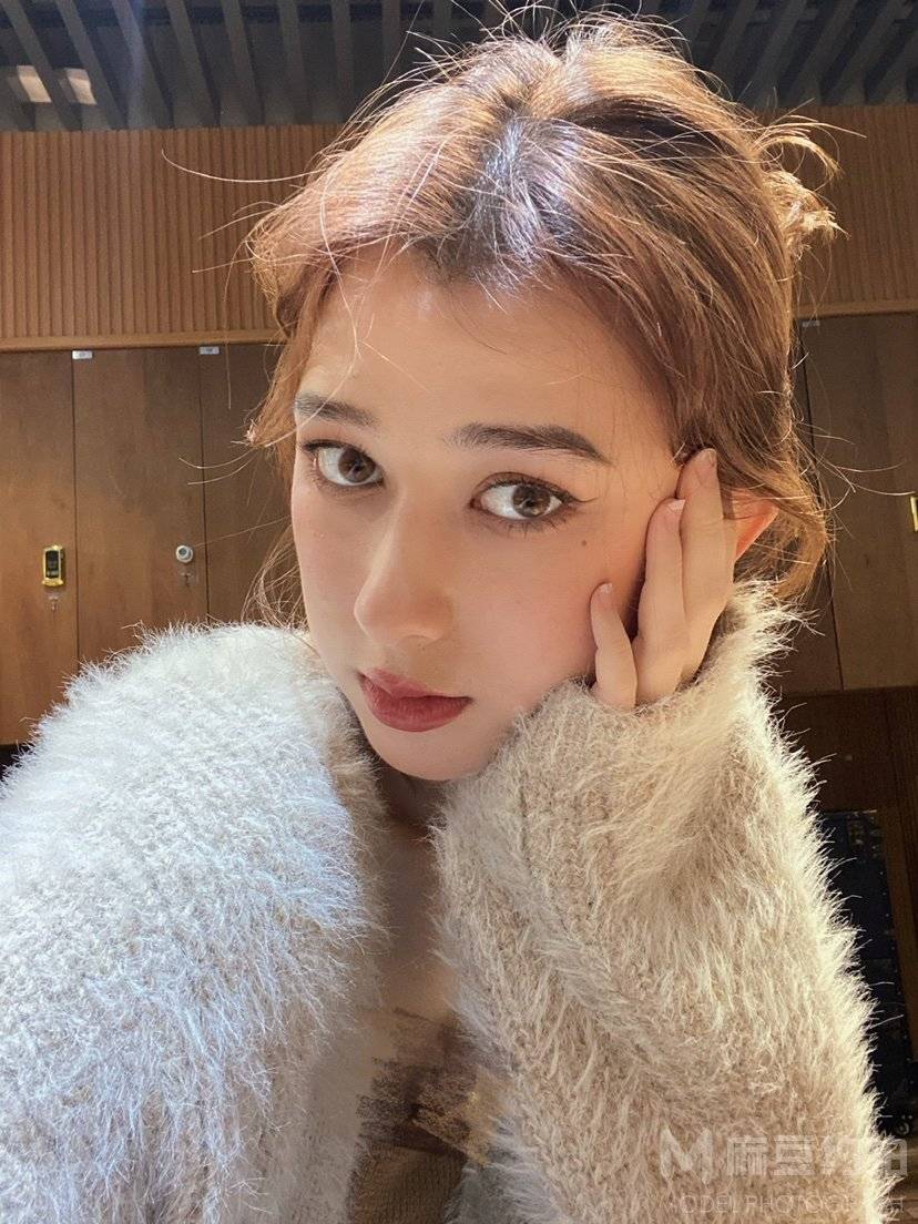 黑白模特