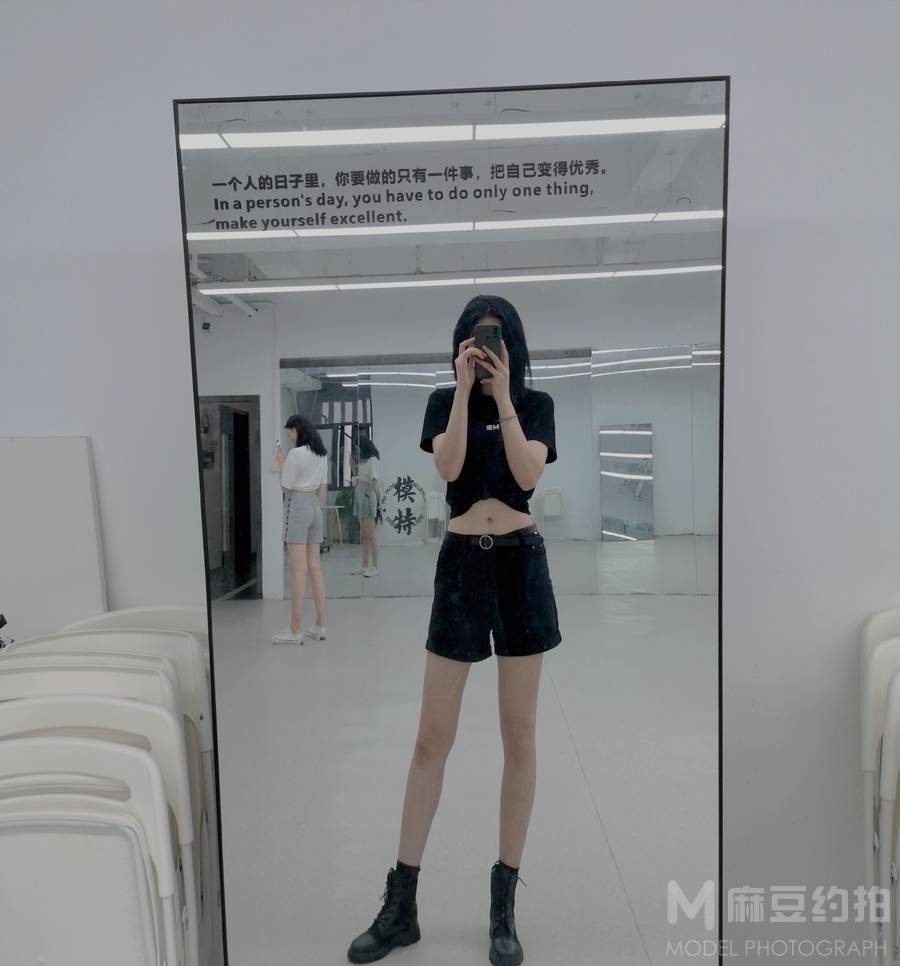 黑白模特