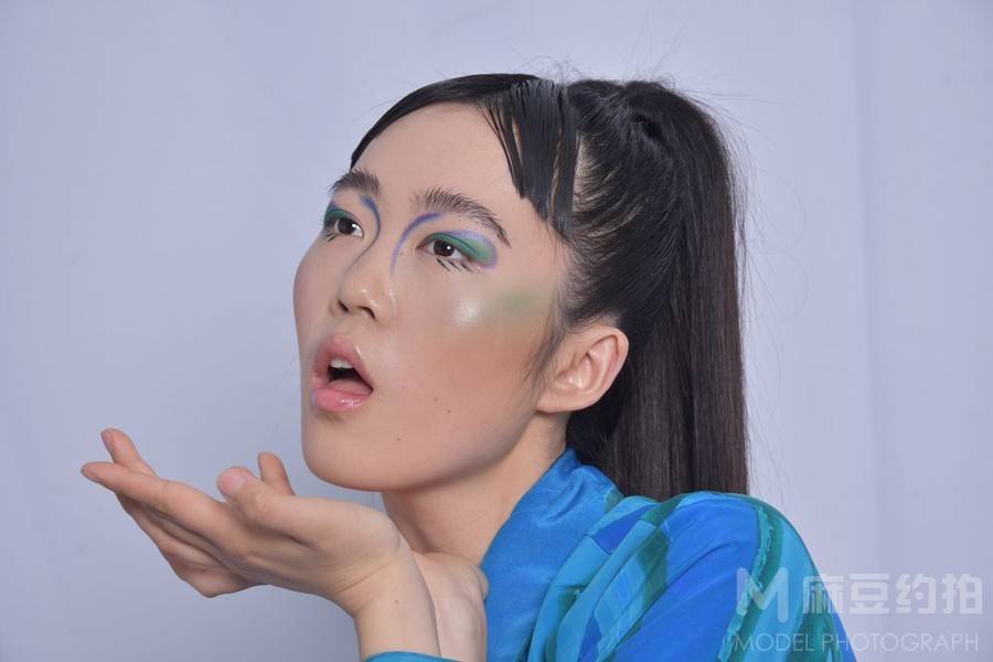 情绪模特