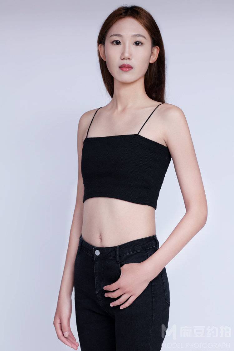 黑白模特