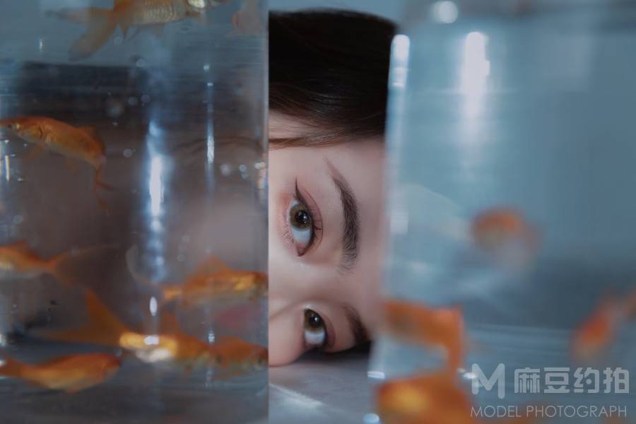 情绪模特