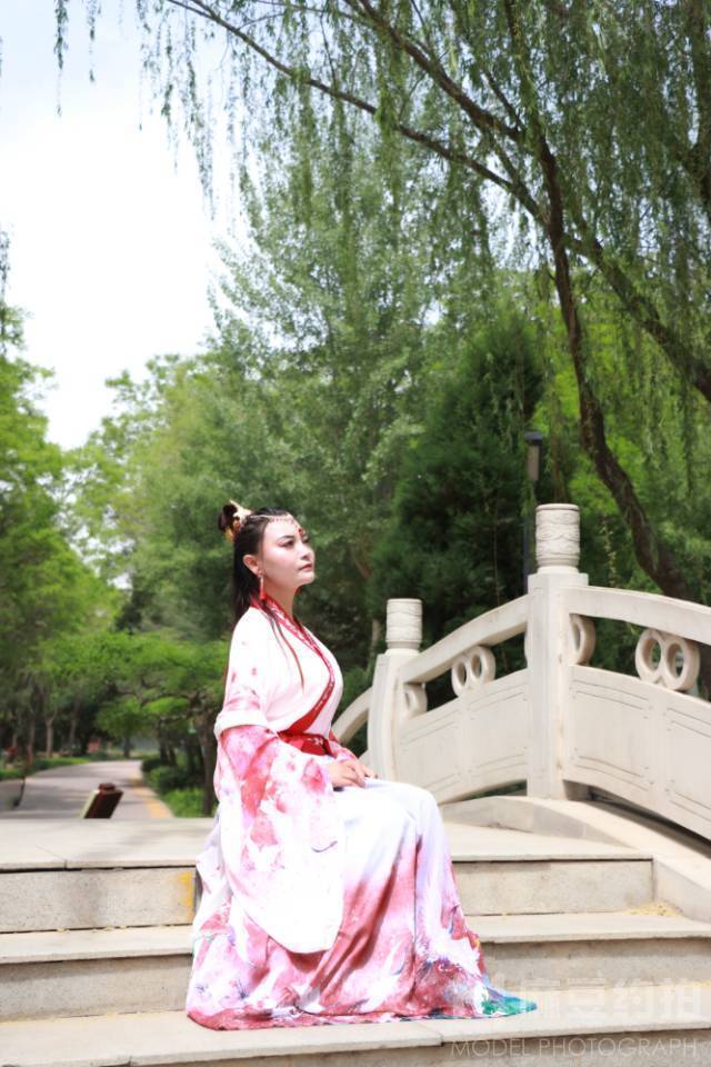 汉服模特