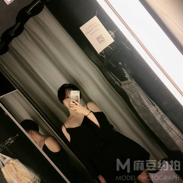 黑白模特
