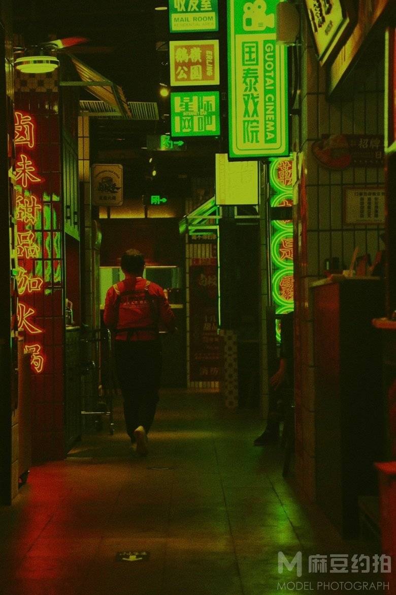 情绪模特