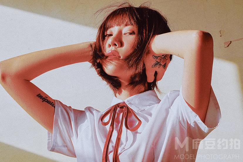 情绪模特