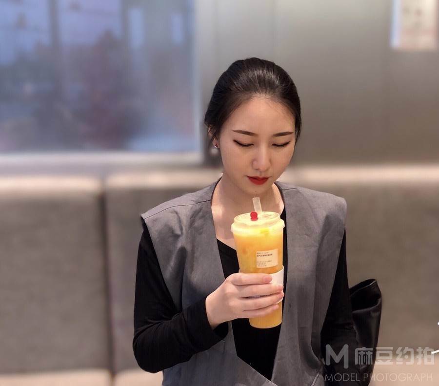 情绪模特