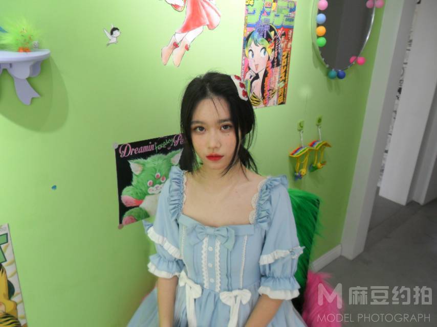 情绪模特