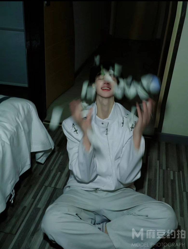 情绪模特