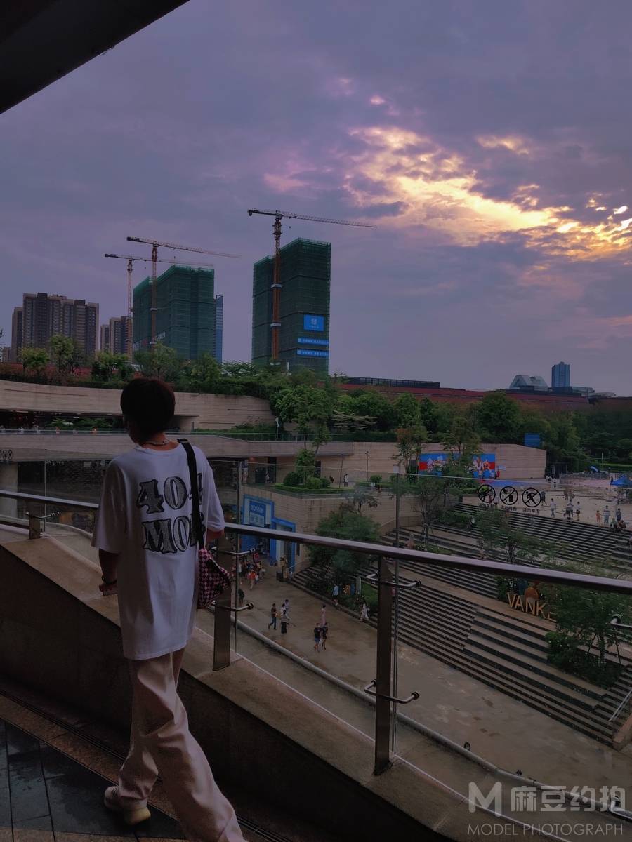 情绪模特