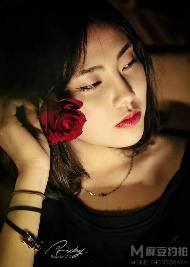 情绪模特