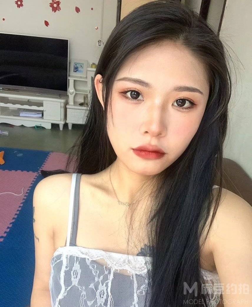 黑白模特