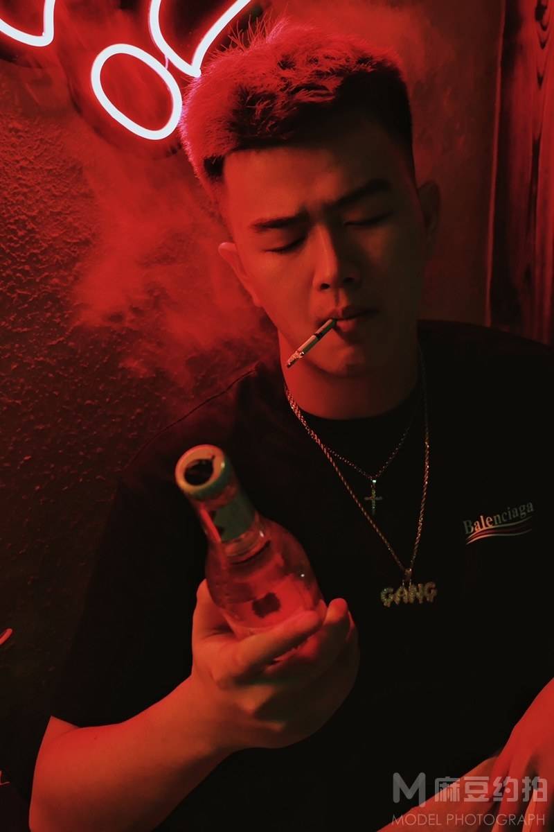 情绪模特