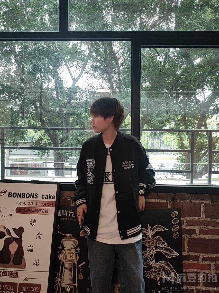 黑白模特