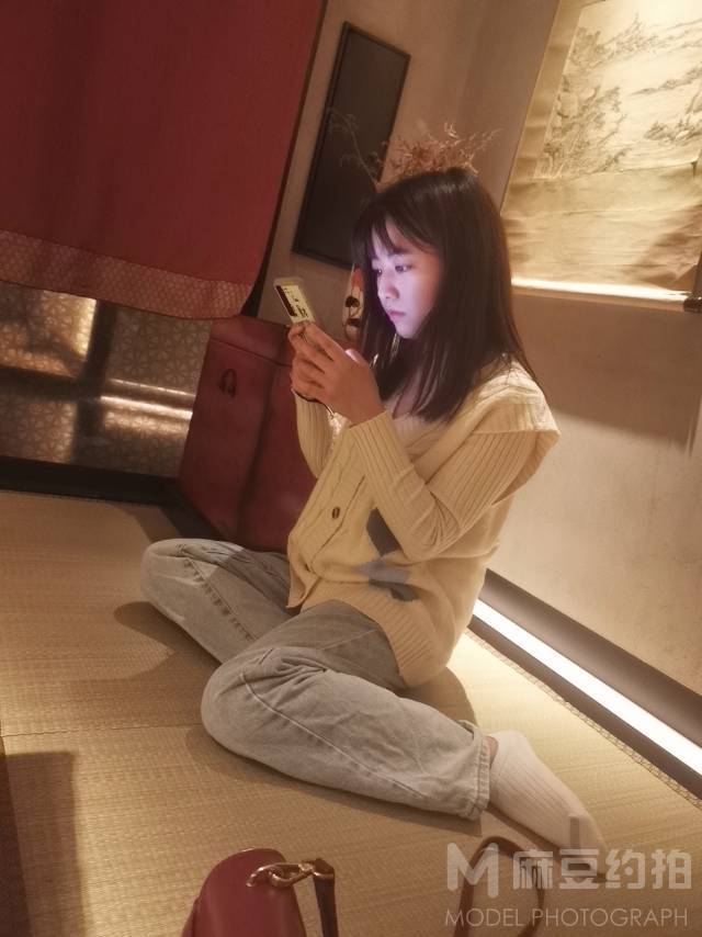 情绪模特
