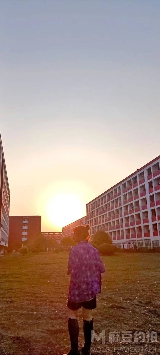 校园模特