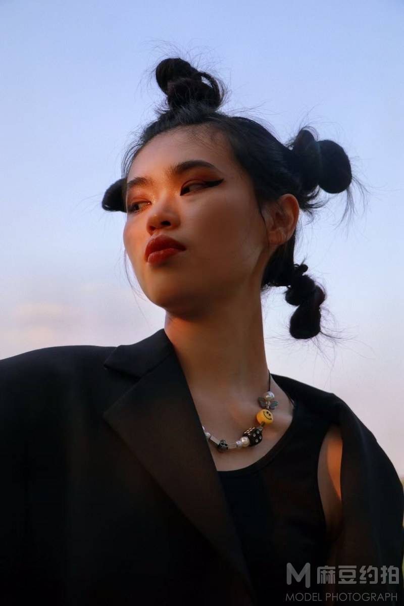 情绪模特