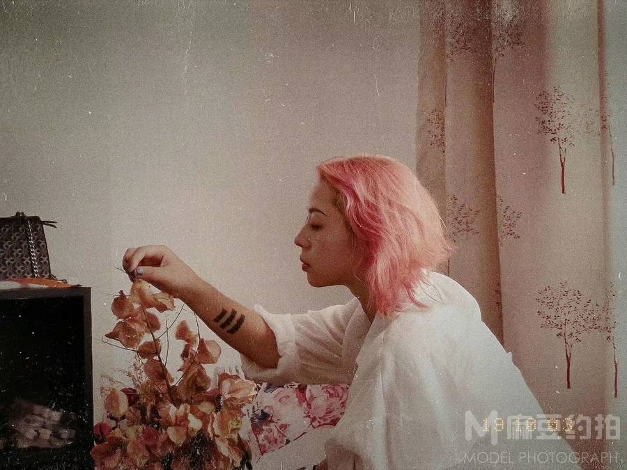 情绪模特
