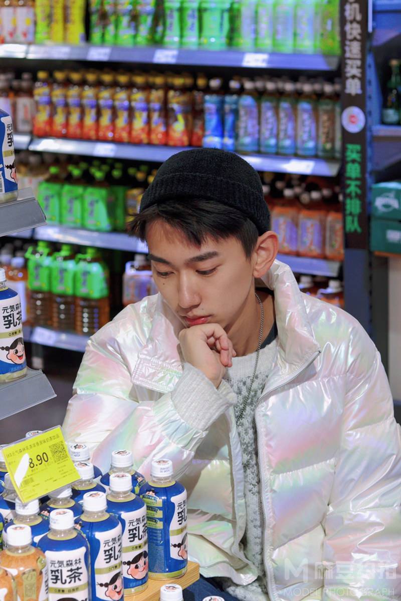 情绪模特