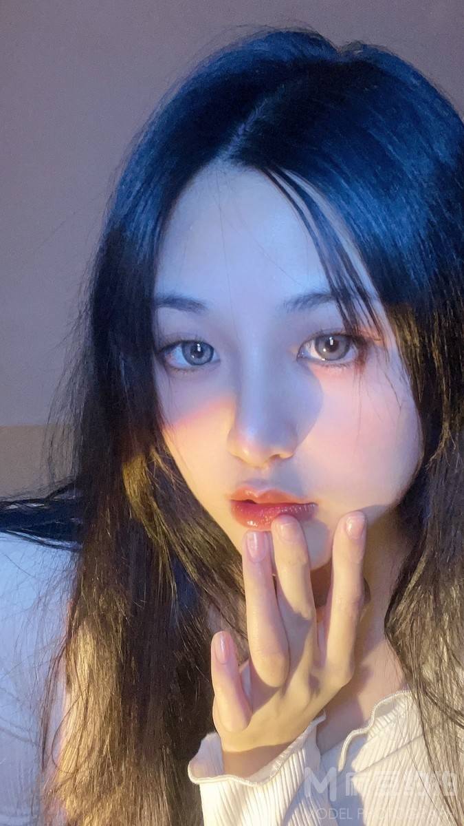 黑白模特