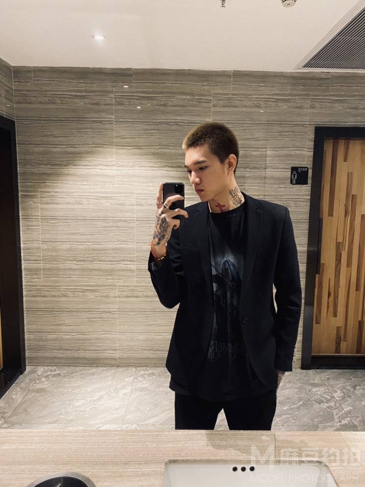 暗黑模特