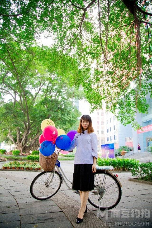 校园模特