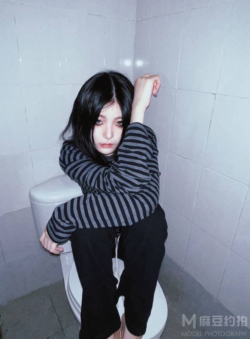 黑白模特