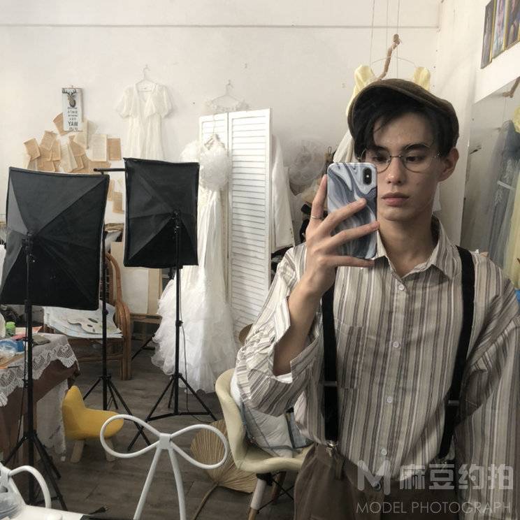 情绪模特