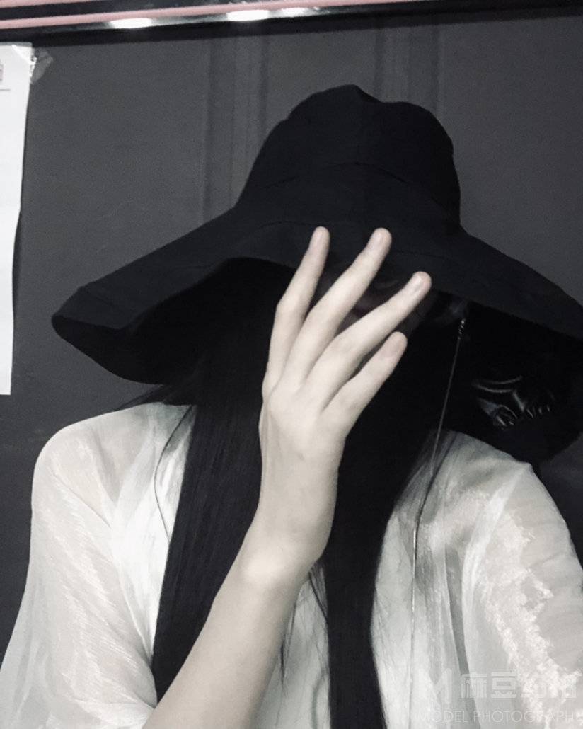 黑白模特