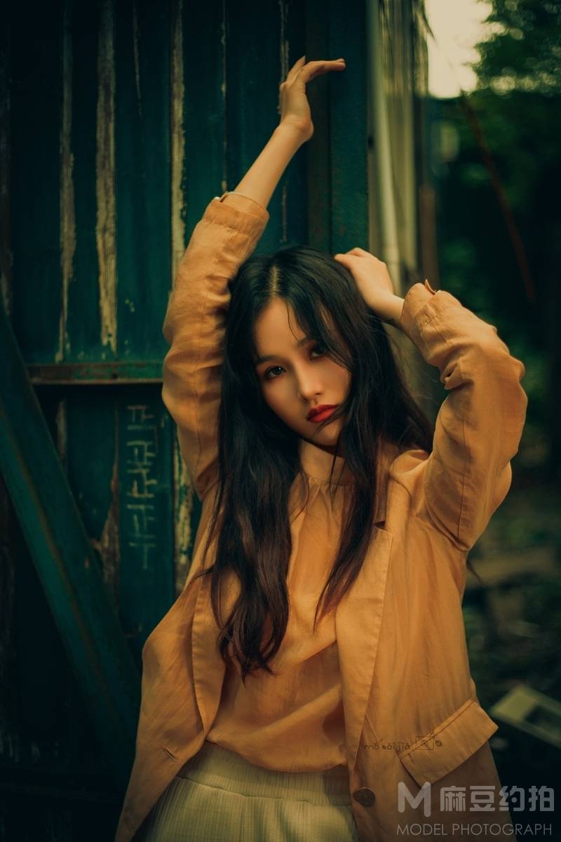 情绪模特