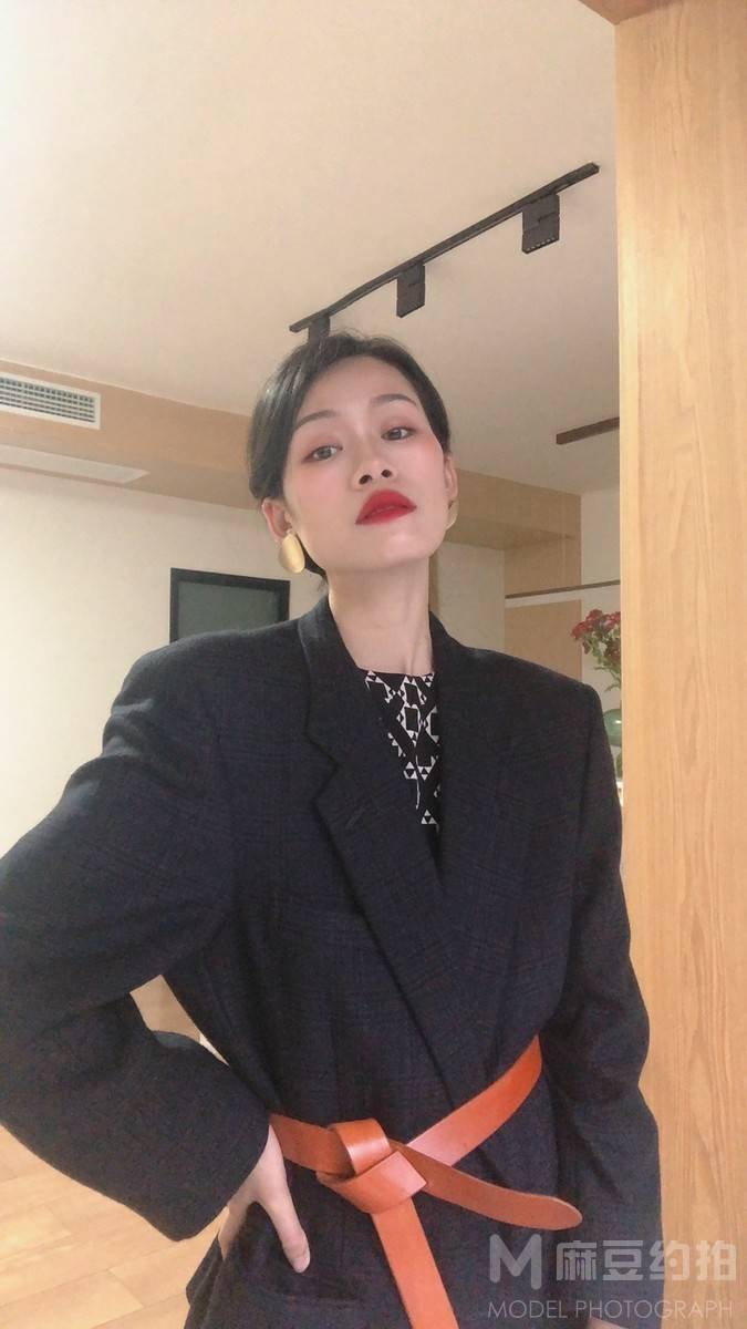 情绪模特