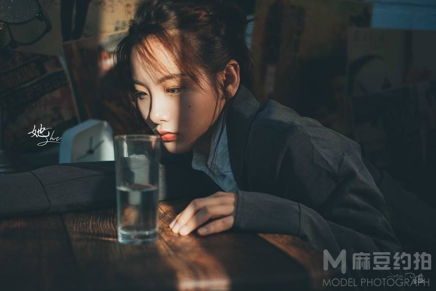 情绪模特