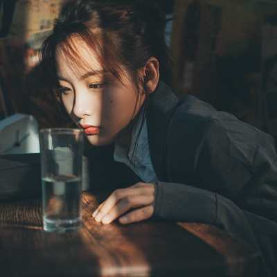 情绪模特