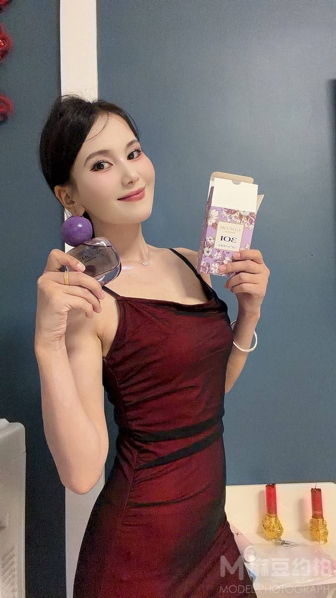 妆容模特