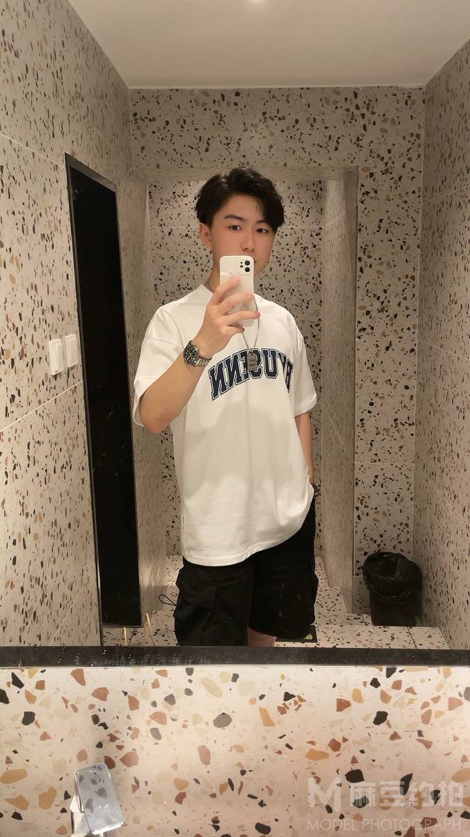 黑白模特