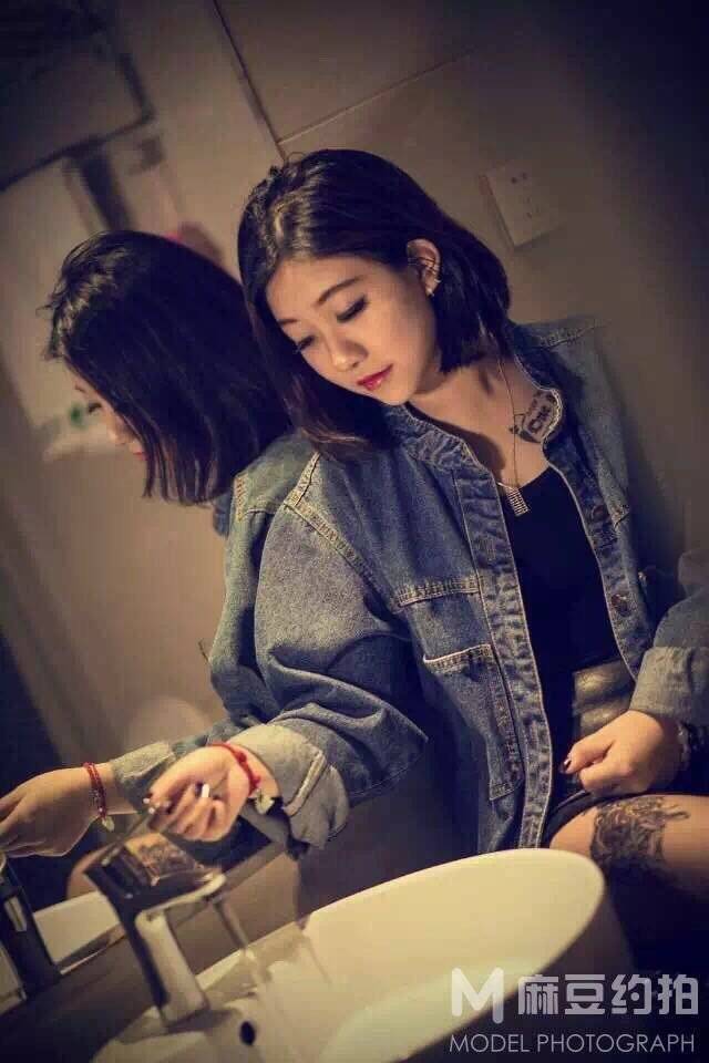 情绪模特