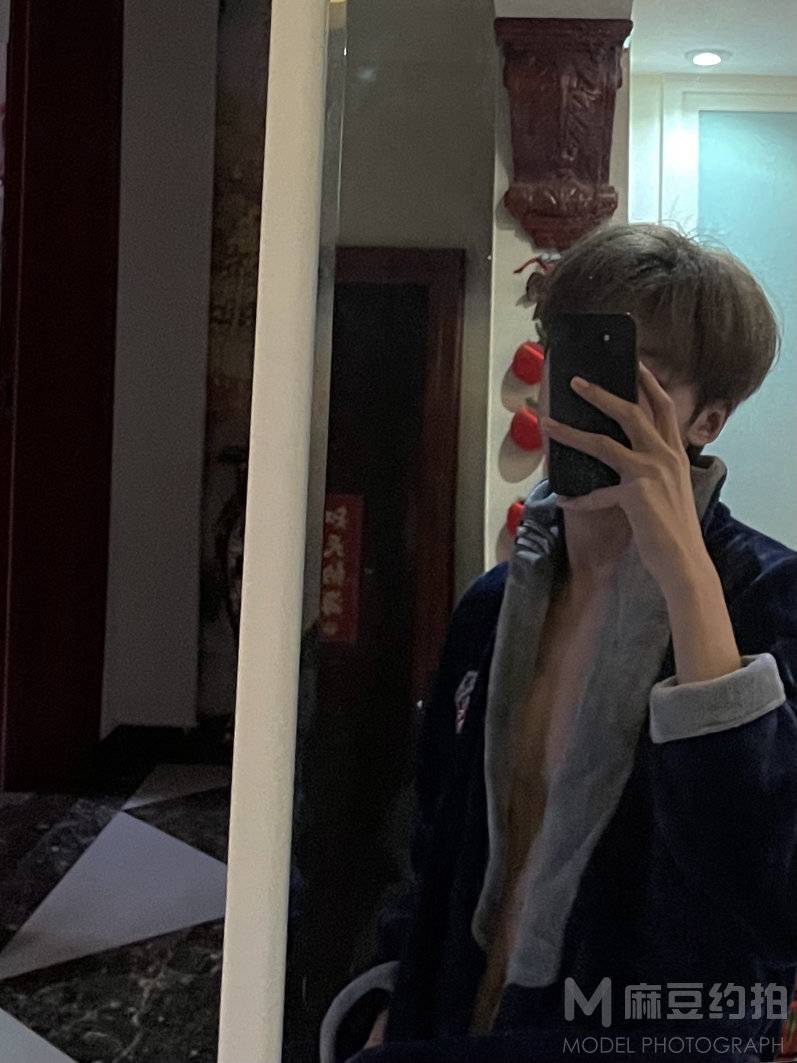 黑白模特
