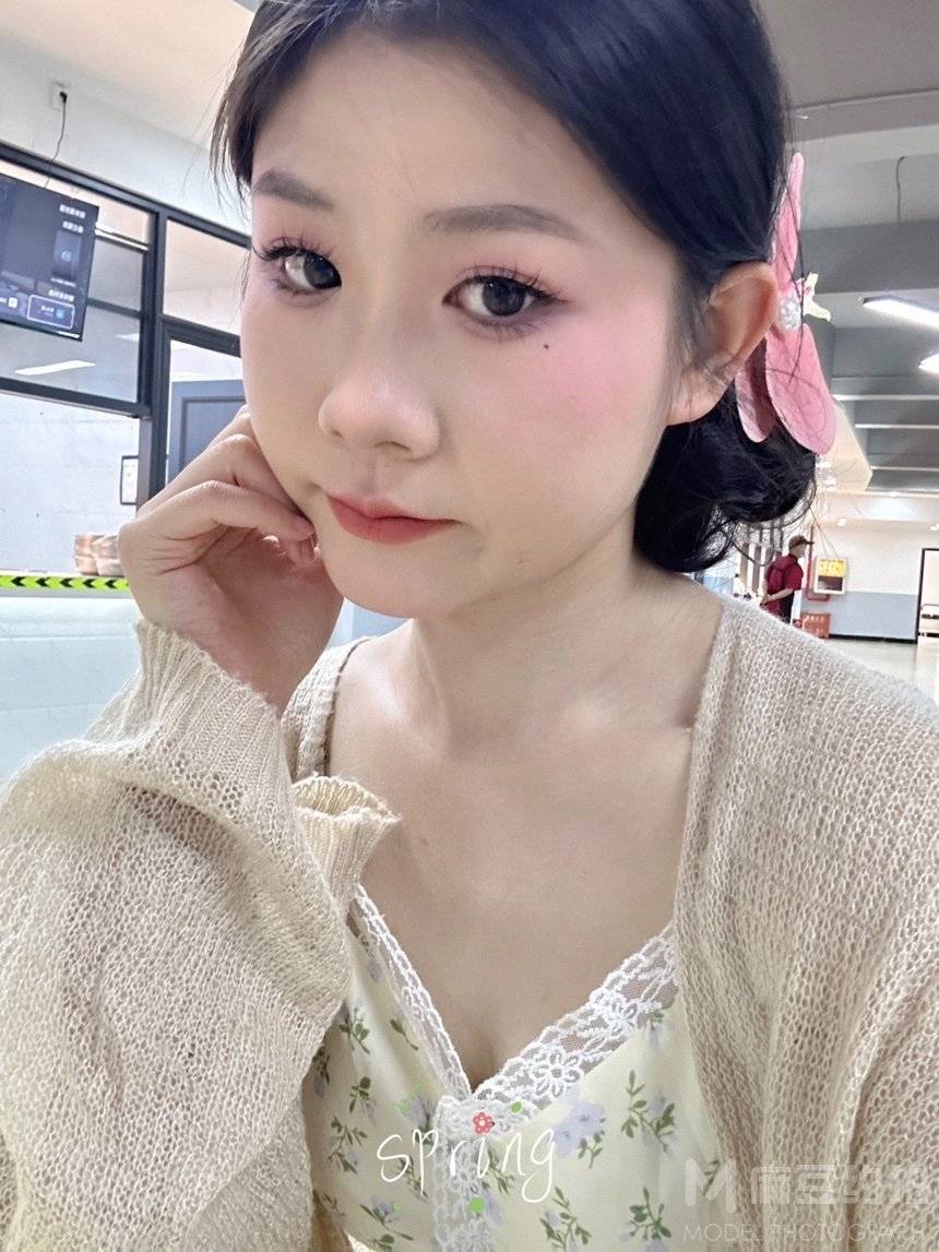 妆容模特