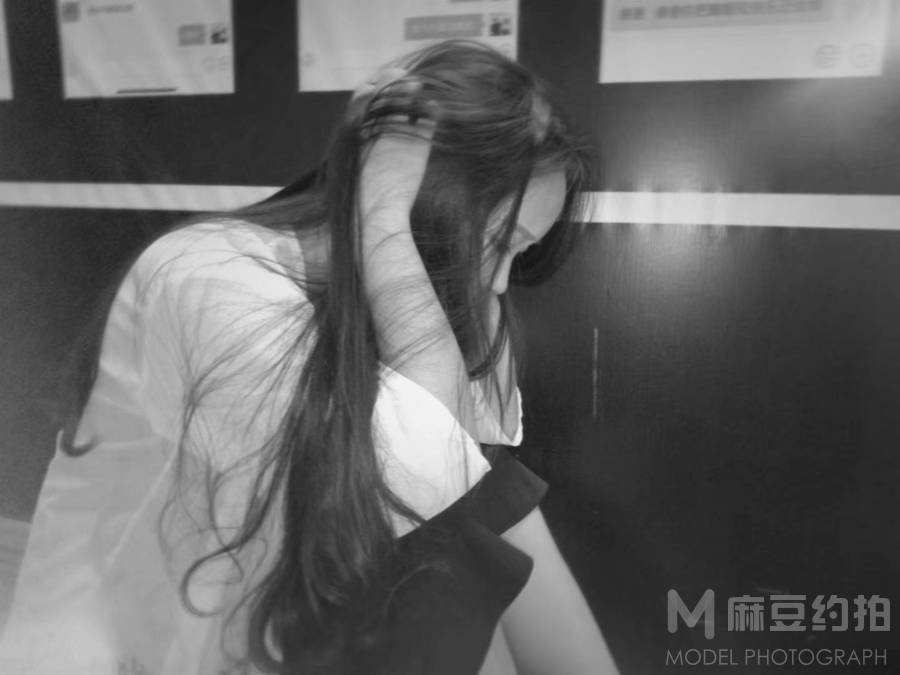 黑白模特