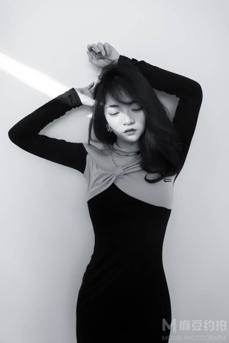 黑白模特