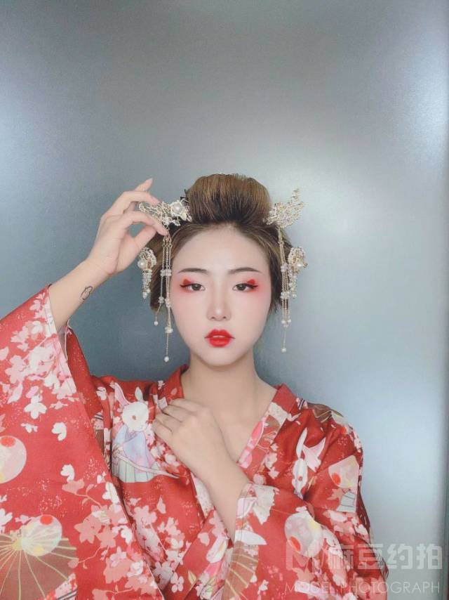 妆容模特