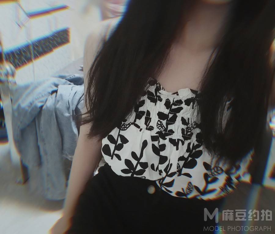 黑白模特