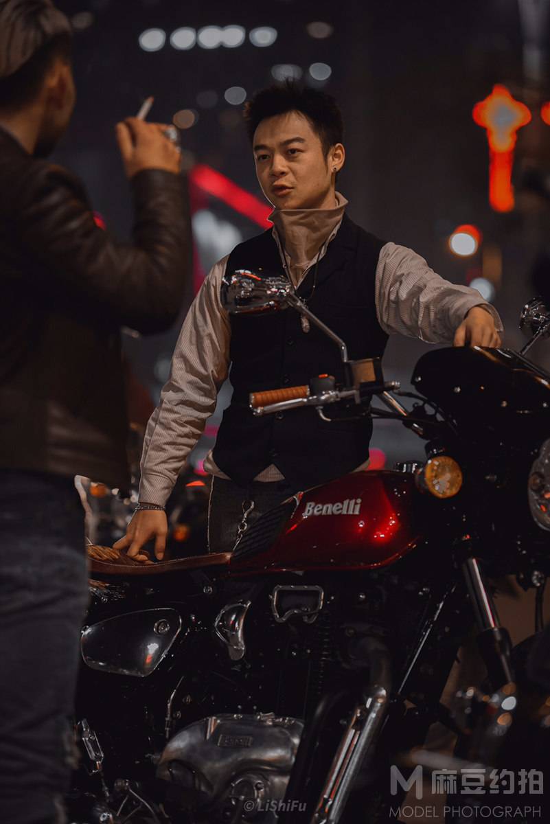 情绪模特